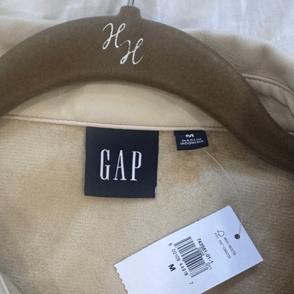 NWT GAP Women's Vegan Faux Leather Cream Button-Down Shirt Size Medium - Picture 9 of 10